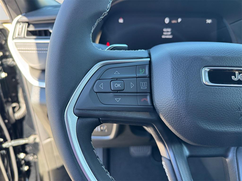 new 2025 Jeep Grand Cherokee car, priced at $39,925