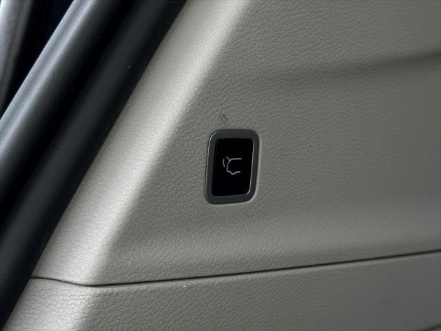 used 2023 Chrysler Pacifica car, priced at $21,754