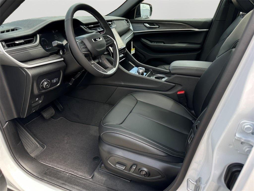 new 2025 Jeep Grand Cherokee L car, priced at $48,000