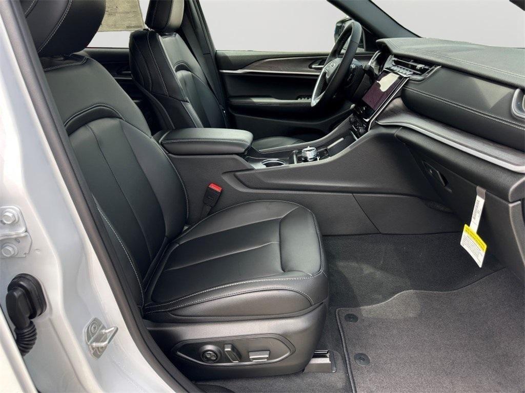 new 2025 Jeep Grand Cherokee L car, priced at $48,000
