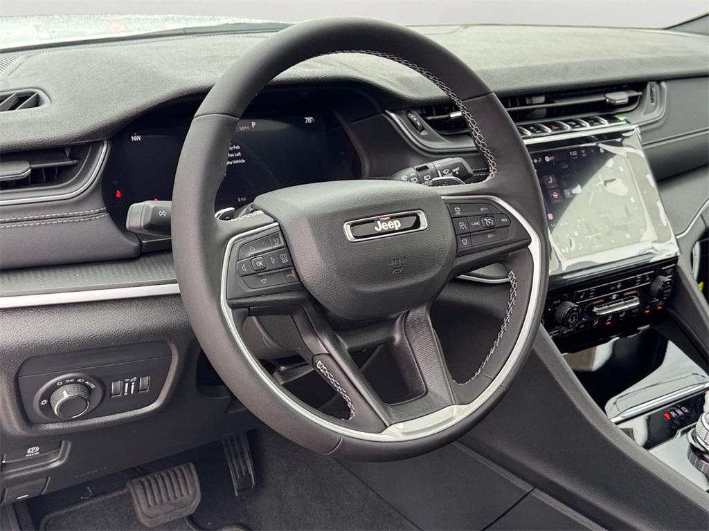 new 2025 Jeep Grand Cherokee car, priced at $41,325