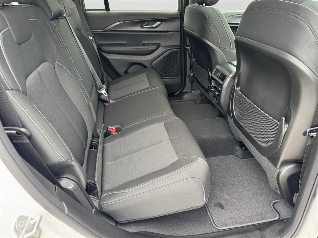 new 2025 Jeep Grand Cherokee car, priced at $41,325