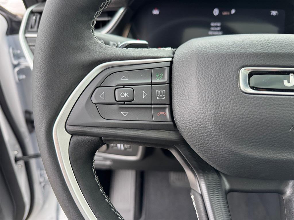 new 2025 Jeep Grand Cherokee car, priced at $41,325