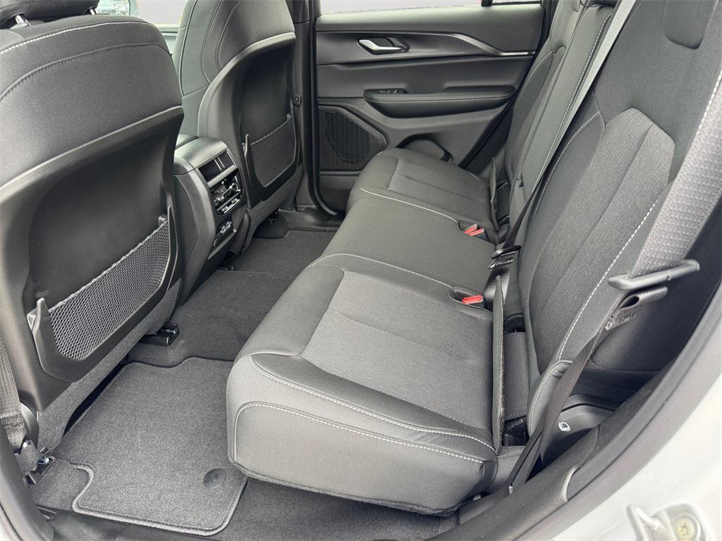 new 2025 Jeep Grand Cherokee car, priced at $41,325