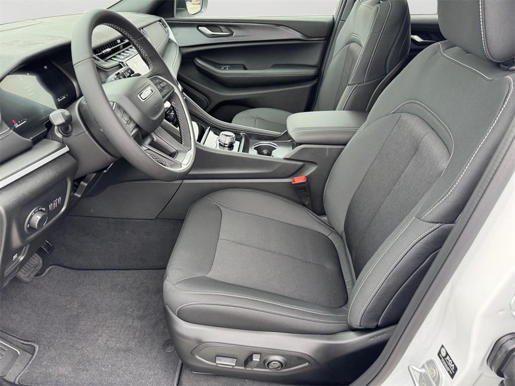 new 2025 Jeep Grand Cherokee car, priced at $41,325