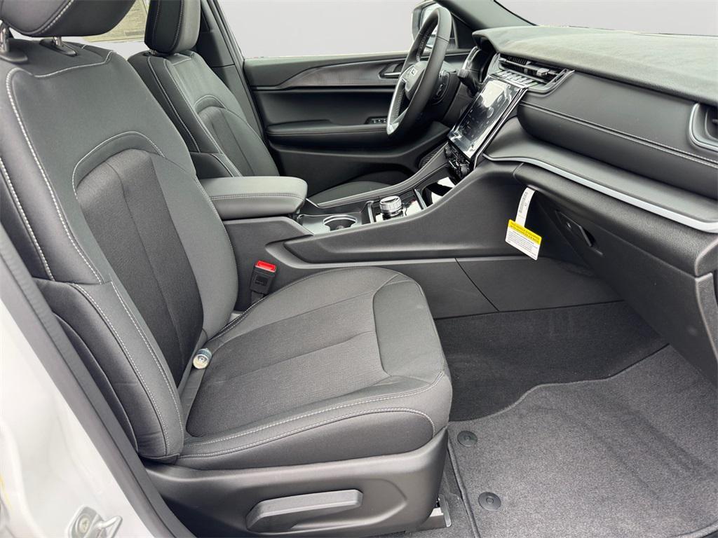 new 2025 Jeep Grand Cherokee car, priced at $41,325