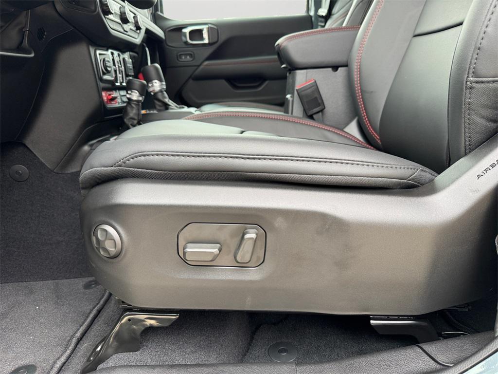 new 2025 Jeep Wrangler car, priced at $60,580