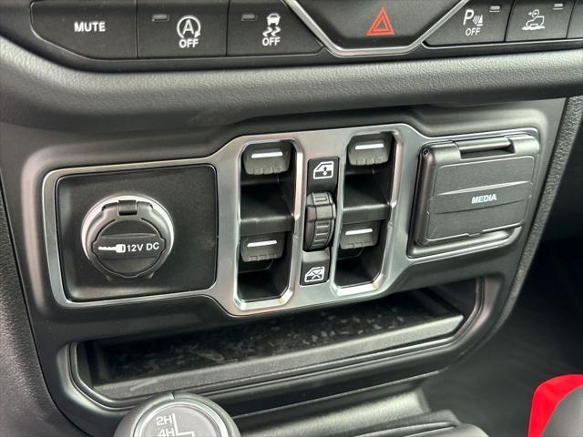 new 2025 Jeep Wrangler car, priced at $51,732
