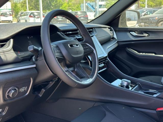 new 2025 Jeep Grand Cherokee car, priced at $38,925