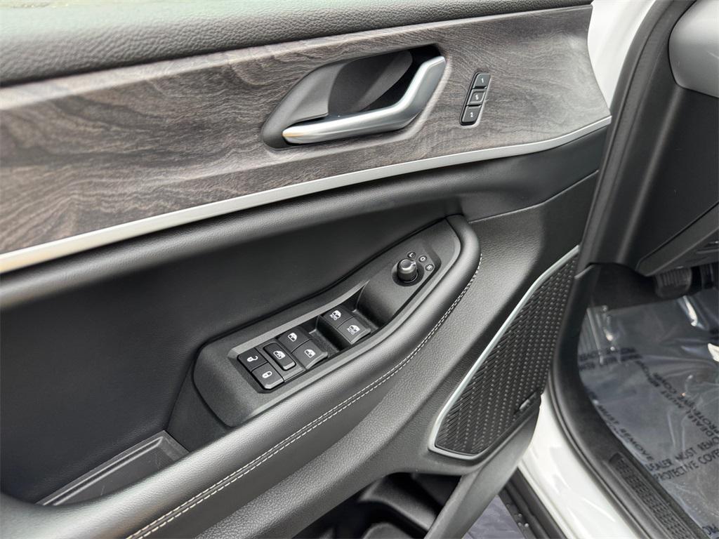 used 2022 Jeep Grand Cherokee L car, priced at $30,800