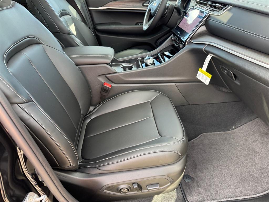 new 2025 Jeep Grand Cherokee car, priced at $51,480