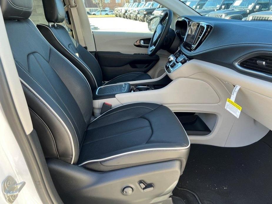 new 2024 Chrysler Pacifica car, priced at $47,137