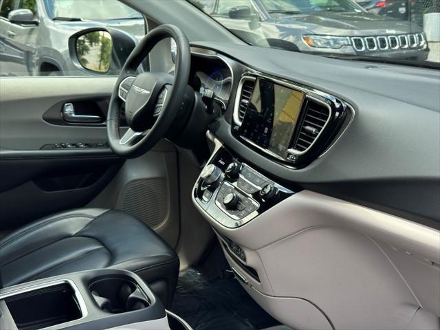 used 2023 Chrysler Pacifica car, priced at $22,000