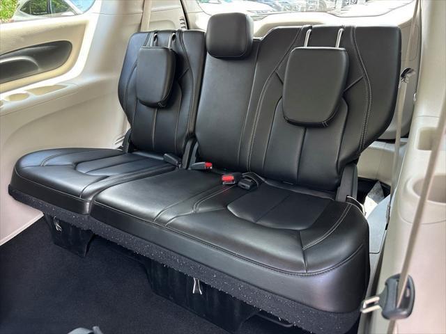used 2023 Chrysler Pacifica car, priced at $22,000