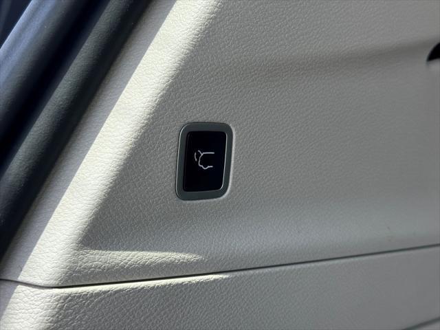 used 2023 Chrysler Pacifica car, priced at $22,000