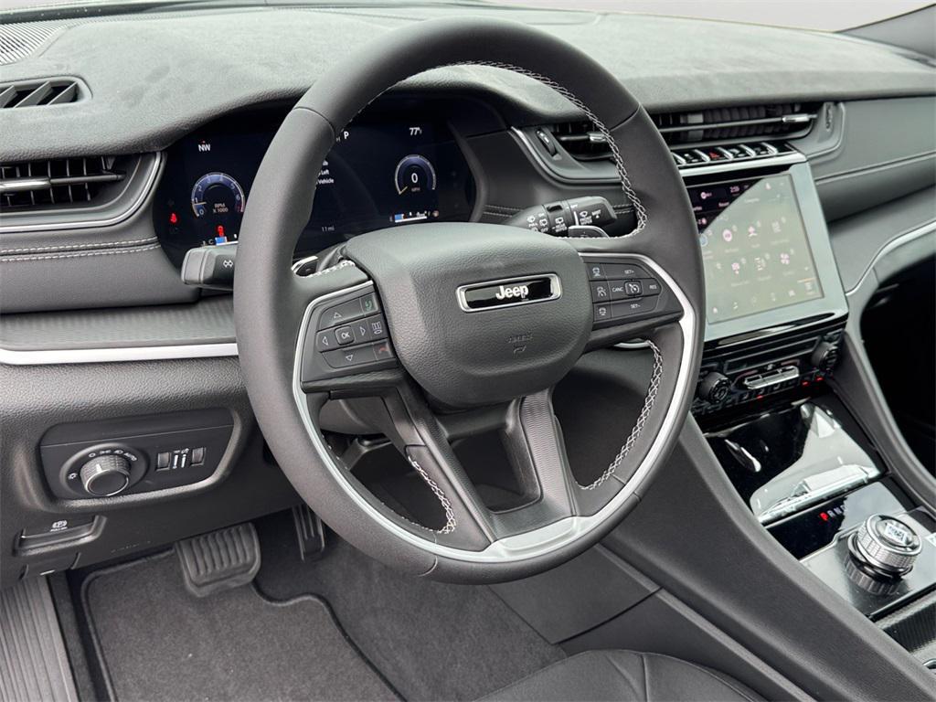 new 2025 Jeep Grand Cherokee car, priced at $39,875