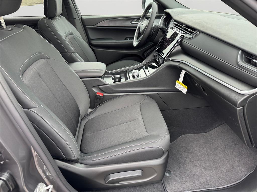 new 2025 Jeep Grand Cherokee car, priced at $39,875