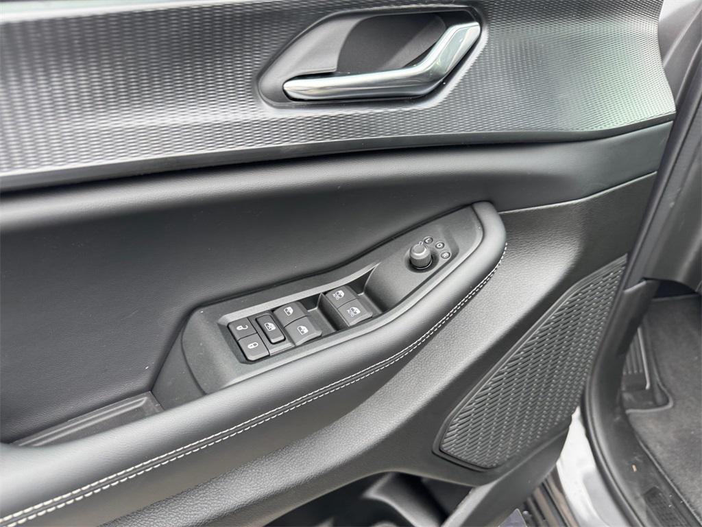 new 2025 Jeep Grand Cherokee car, priced at $39,875