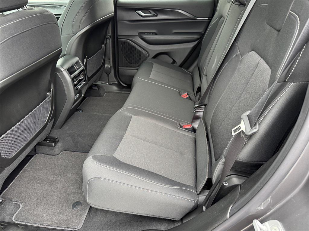 new 2025 Jeep Grand Cherokee car, priced at $39,875