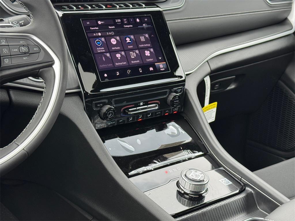 new 2025 Jeep Grand Cherokee car, priced at $39,875