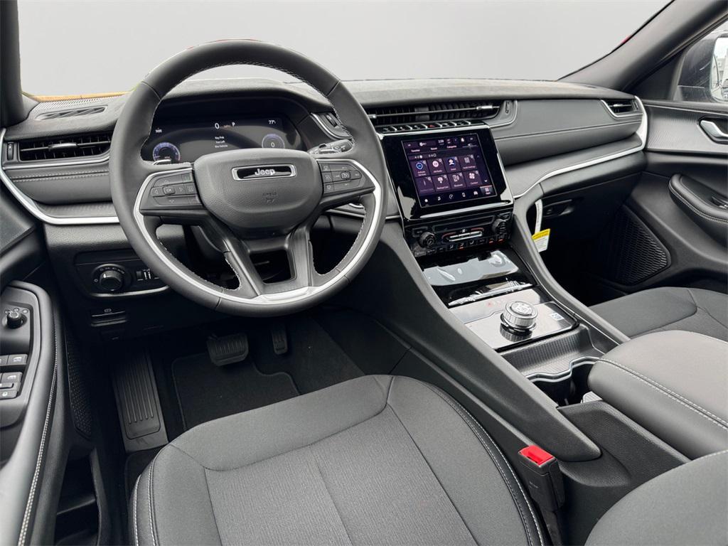 new 2025 Jeep Grand Cherokee car, priced at $39,875