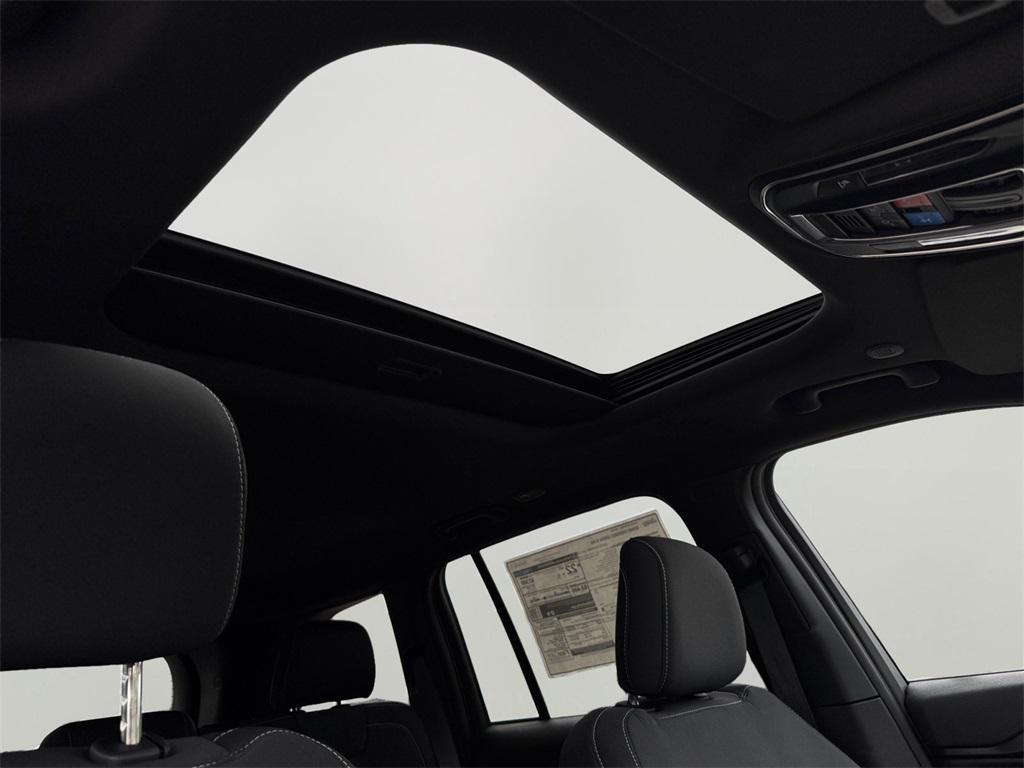 new 2025 Jeep Grand Cherokee car, priced at $39,875