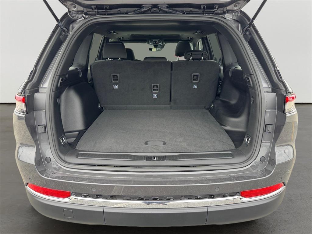 new 2025 Jeep Grand Cherokee car, priced at $39,875
