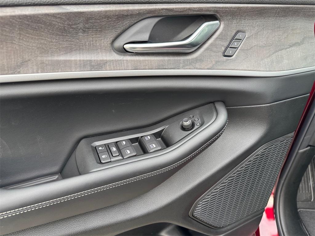 new 2025 Jeep Grand Cherokee car, priced at $50,485