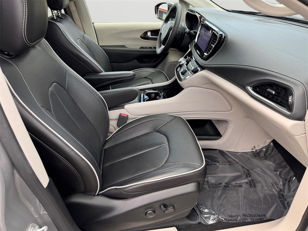 used 2023 Chrysler Pacifica car, priced at $40,000