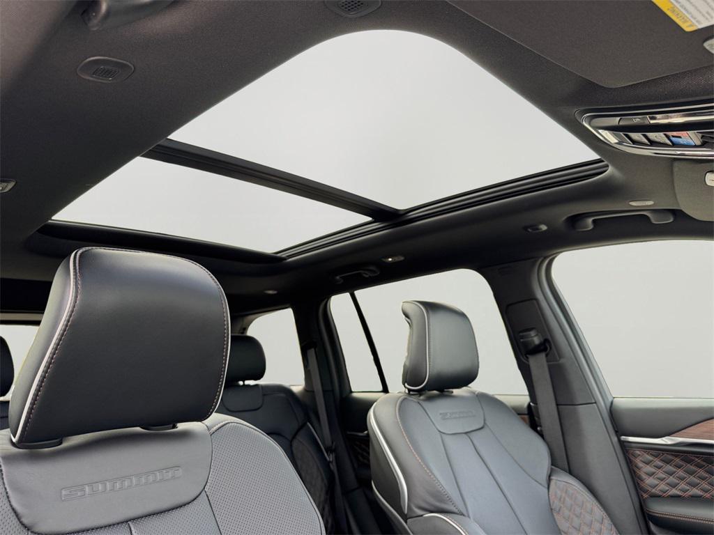 new 2025 Jeep Grand Cherokee car, priced at $65,000