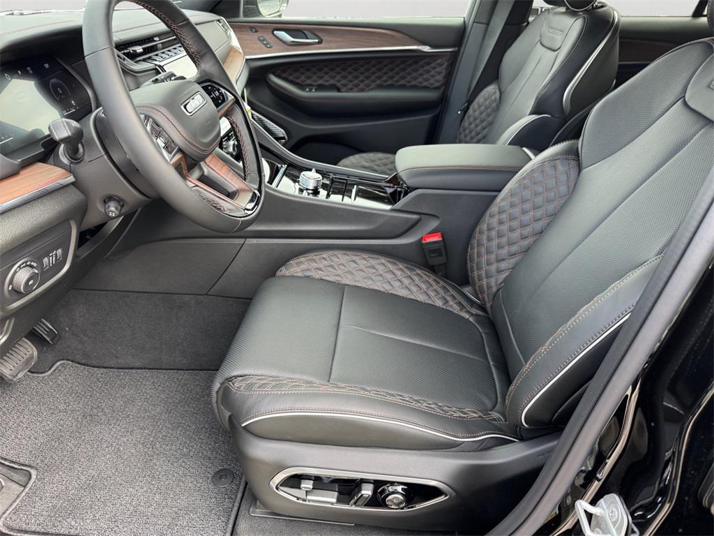 new 2025 Jeep Grand Cherokee car, priced at $65,000