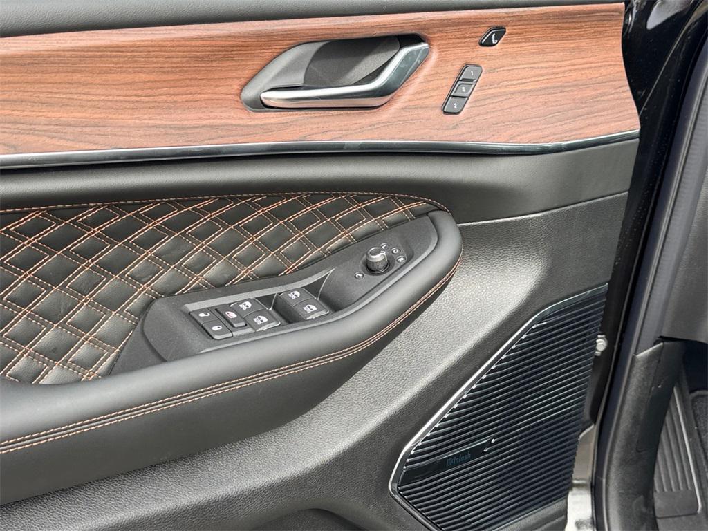 new 2025 Jeep Grand Cherokee car, priced at $65,000