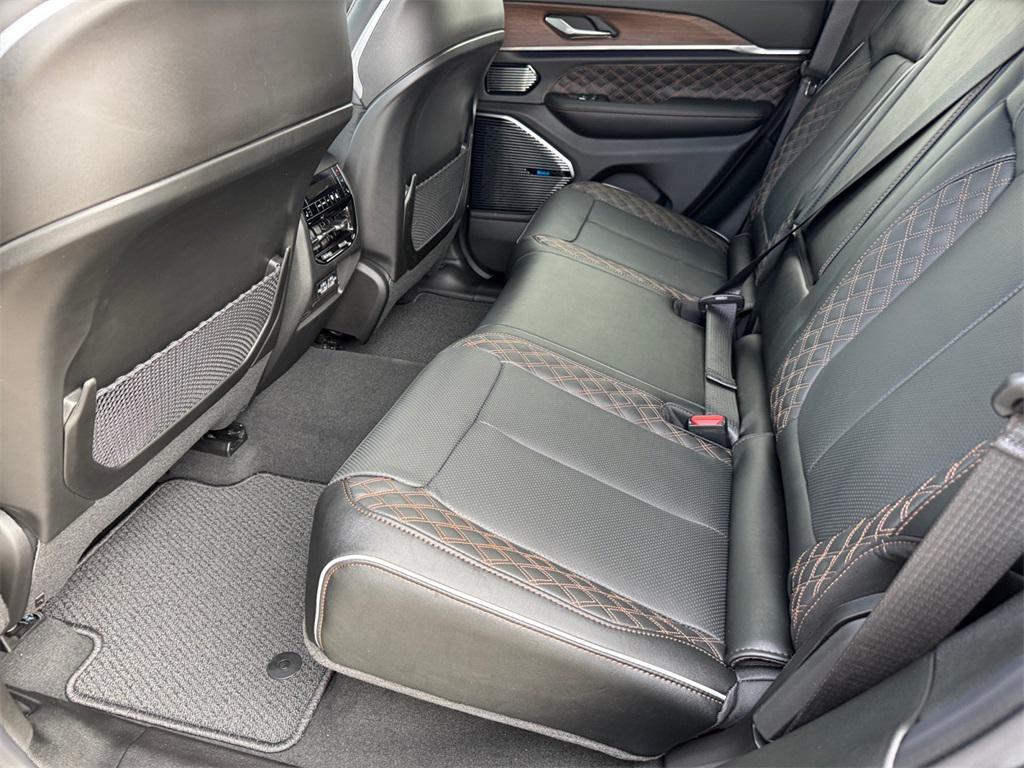 new 2025 Jeep Grand Cherokee car, priced at $65,000