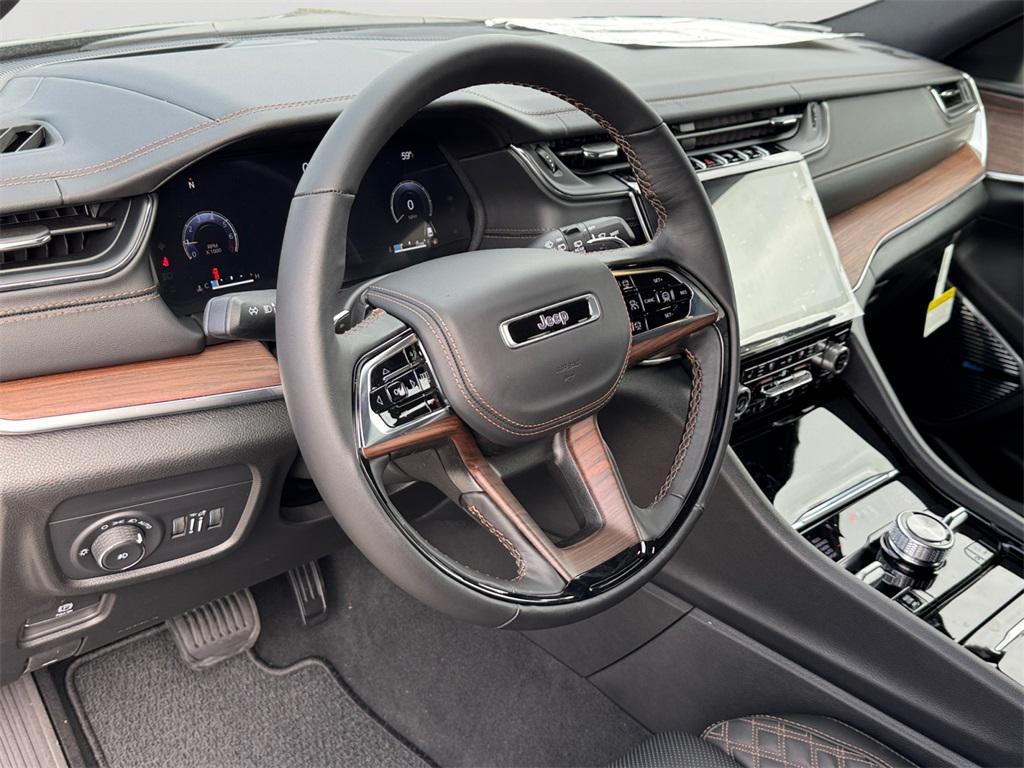 new 2025 Jeep Grand Cherokee car, priced at $65,000