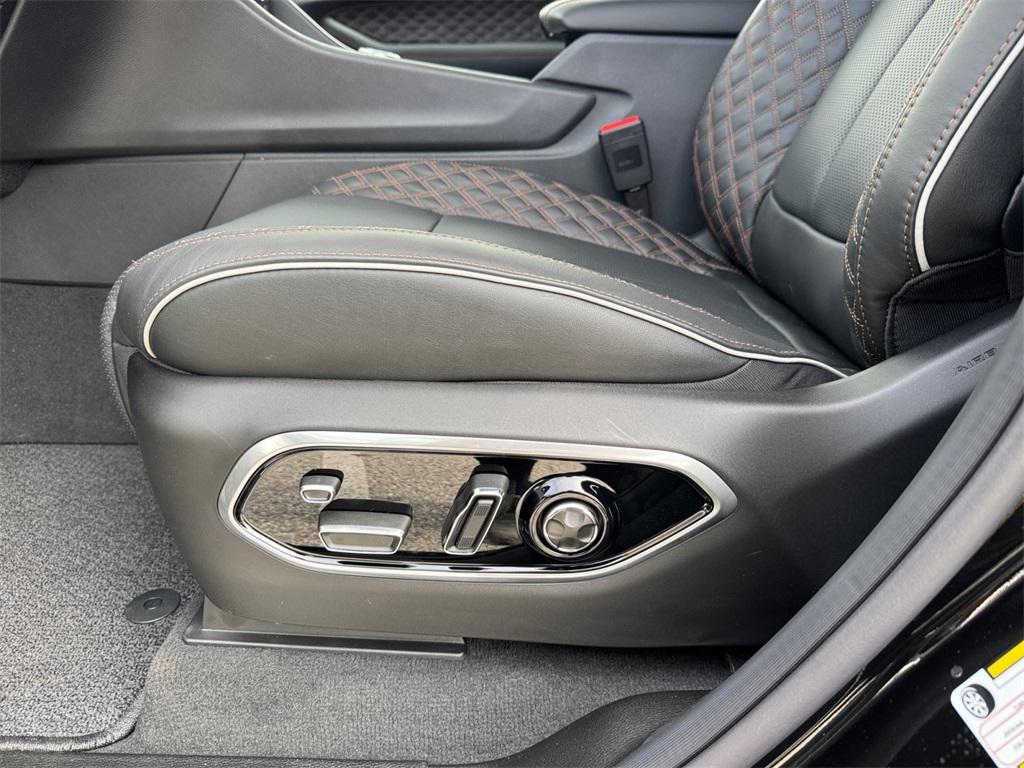 new 2025 Jeep Grand Cherokee car, priced at $65,000