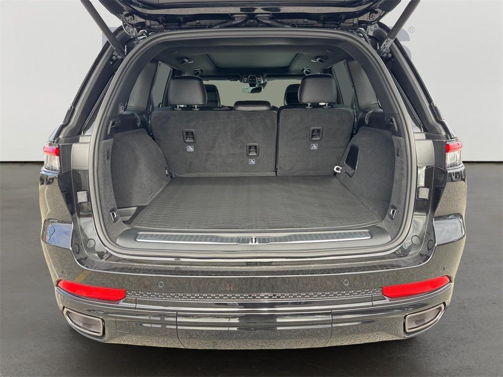 new 2025 Jeep Grand Cherokee car, priced at $65,000