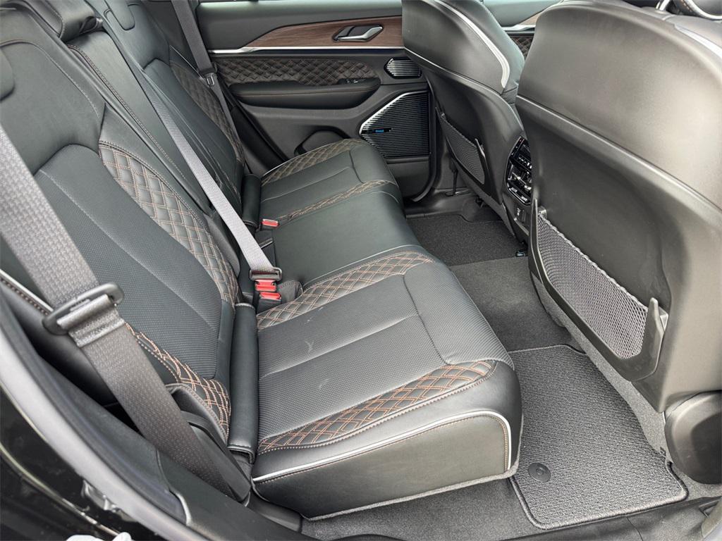 new 2025 Jeep Grand Cherokee car, priced at $65,000