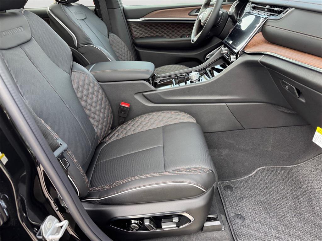 new 2025 Jeep Grand Cherokee car, priced at $65,000