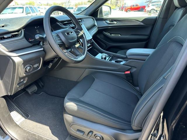 new 2025 Jeep Grand Cherokee car, priced at $41,670