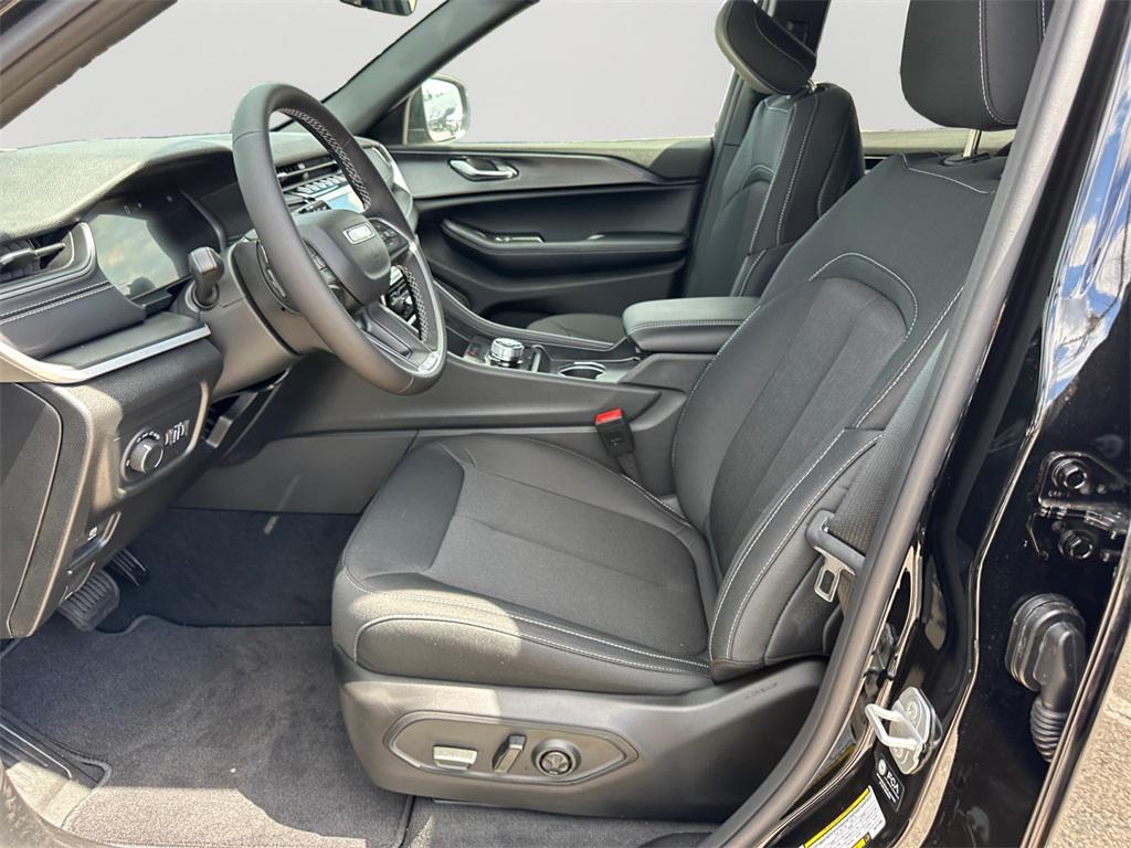 new 2025 Jeep Grand Cherokee L car, priced at $41,525