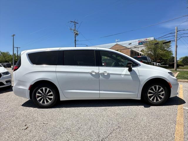 new 2025 Chrysler Pacifica Hybrid car, priced at $46,830