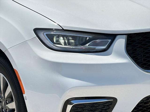 new 2025 Chrysler Pacifica Hybrid car, priced at $46,830