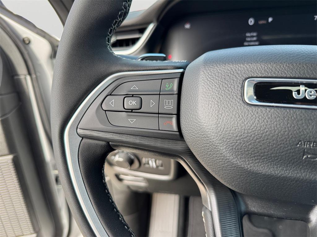 new 2025 Jeep Grand Cherokee car, priced at $44,480