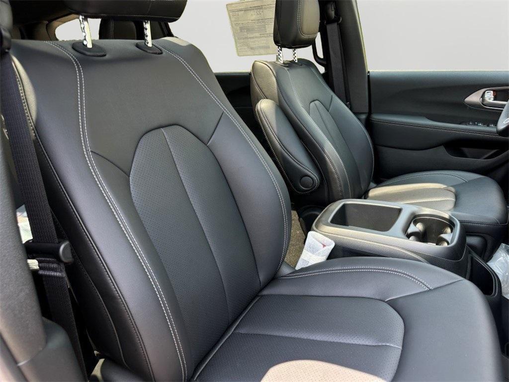 new 2025 Chrysler Pacifica car, priced at $38,755