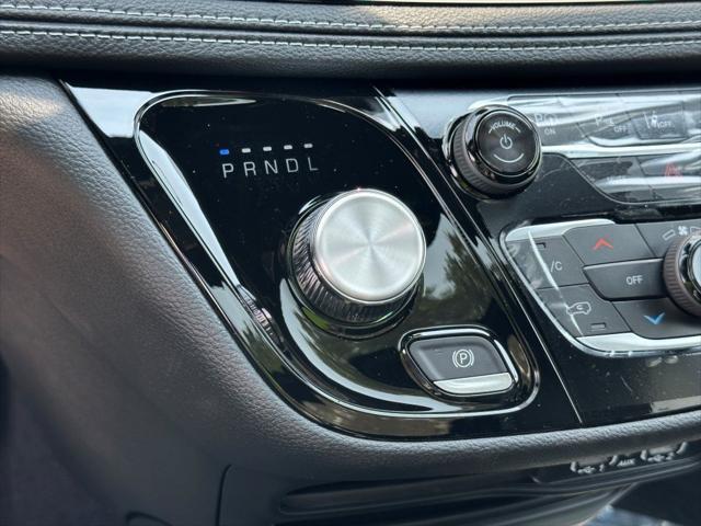 new 2025 Chrysler Pacifica car, priced at $45,422