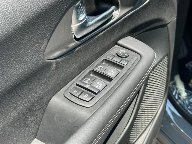 new 2025 Chrysler Pacifica car, priced at $45,422