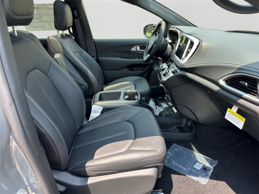 new 2025 Chrysler Pacifica car, priced at $38,755