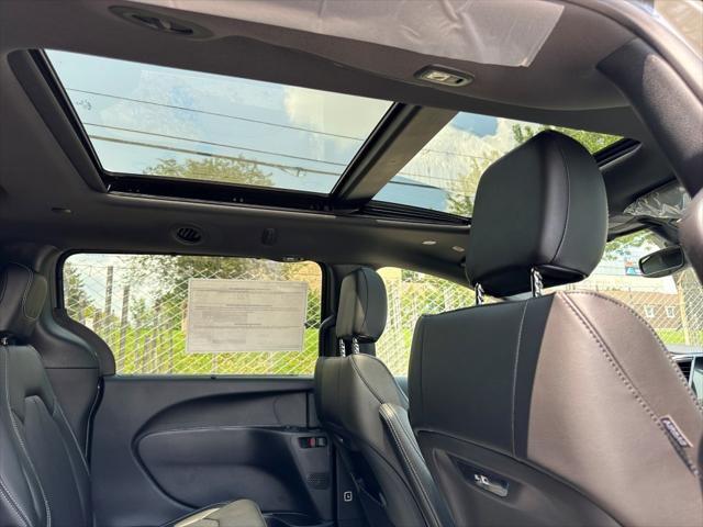 new 2025 Chrysler Pacifica car, priced at $45,422