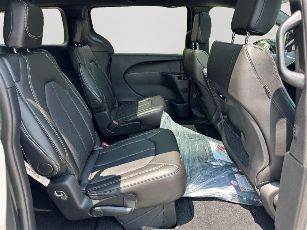 new 2025 Chrysler Pacifica car, priced at $38,755