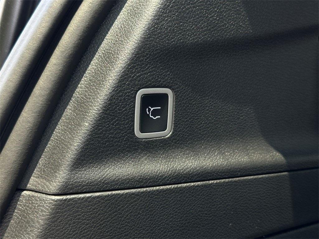 new 2025 Chrysler Pacifica car, priced at $38,755